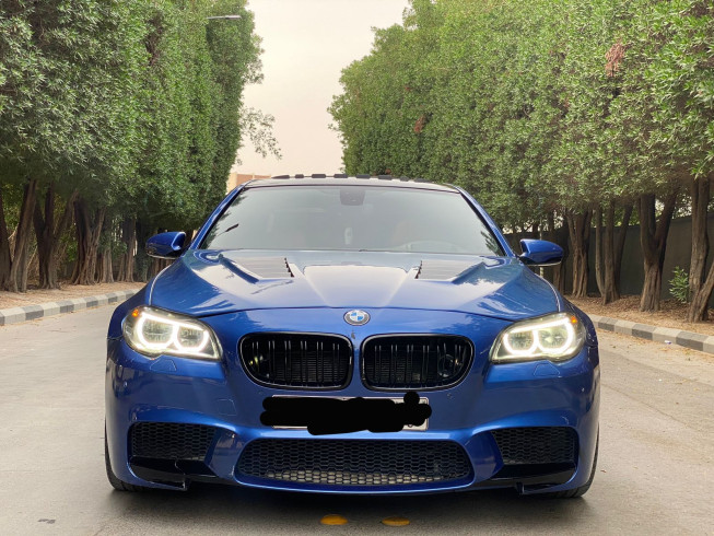 للبيع BMW m5 معدل 2013